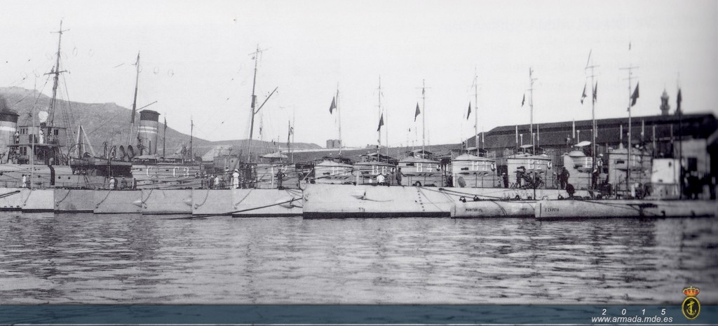 Unidades de la Flotilla de Submarinos atracados al muelle de Alfonso XII en Cartagena.